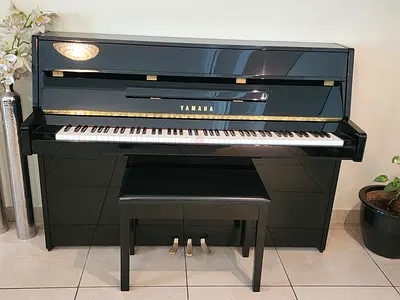 Yamaha Upright Piano in Gloss Black with Bench — Excellent Condition