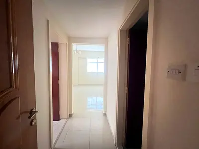 غرفه وصاله مساحات واسعه  موقع مميز وحيوي قريب من كل الخدمات مثل المقاهي والمتاجر  والمولات والصيدليات وقريب من مخرج دبي