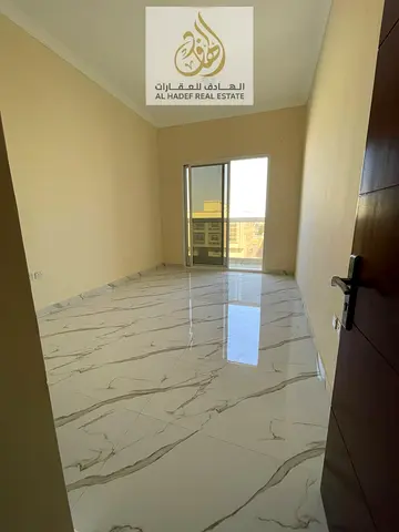 الايجارسنوي في عجمان منطقة المويهات 3 قريب ومدرسه الشويفات واكاديميه عجمان البنايه عائلات غرفه  وصاله مع بلكونه  تكيف مركزي 2 حمام مطبخ غاز مركزي