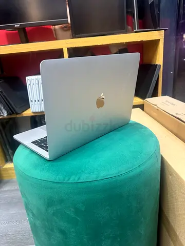 Apple MacBook Pro (14-inch) - Silver, TOUCH BAR Neat No scratches A++ condition 2019 i5