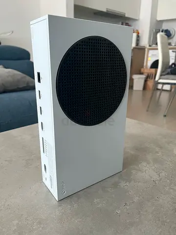 Xbox Series S console in excellent condition (white) - light used