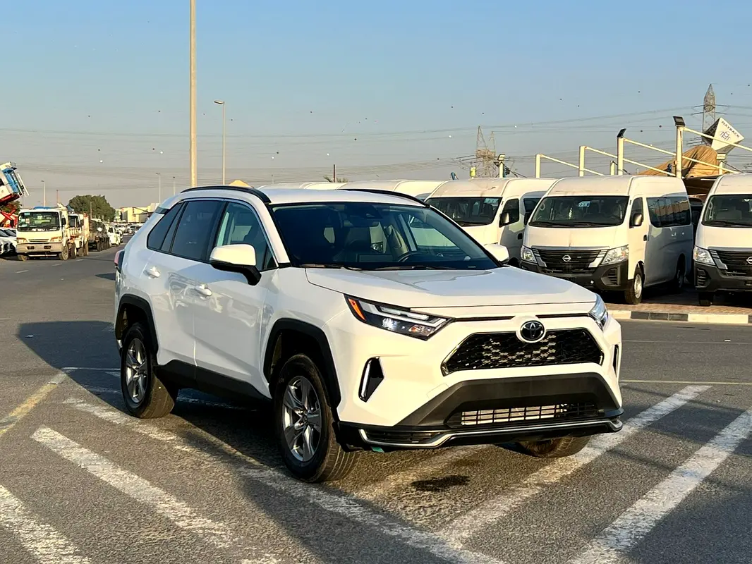 Toyota Rav 4 2025 — photo 1 of 20