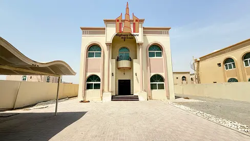 Luxury 4bhk villa with maidroom for Rent in al Garrayen