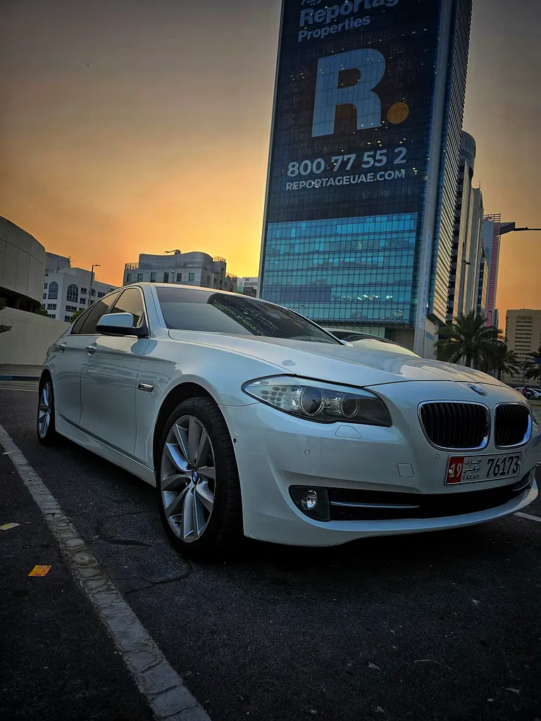 BMW 5-Series 2011 — photo 1 of 14