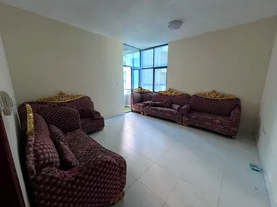 شقة غرفة وصالة للإيجار السنوي في أبراج الفالكون بمنطقة الراشدية 2 عجمان، تقع ضمن موقع حيوي ومخدوم وقريب من جميع الخدمات. الشقة تتميز بمساحة كبيرة جداً