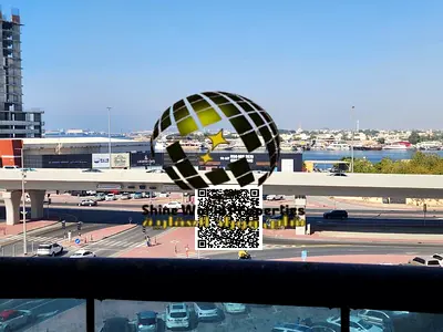 شقة ثلاث غرف وصالة مع غرفة خادمة للبيع – أبراج الخور عجمان فرصة مميزة لامتلاك شقة واسعة ثلاث غرف وصالة مع غرفة خادمة داخل أبراج الخور في عجمان، بإطلال