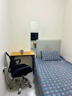 Half masterbed partitioned room available NOW for single Male