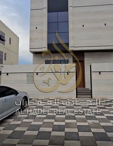 غرف ماستر بمساحات واسعة وخصوصية كاملة  غرفة خادمة مستقلة  تصميم مودرن وتشطيبات عالية الجودة  مساحة الأرض 3014 قدم  مساحة البناء 3400 قدم  مناسبة للعا