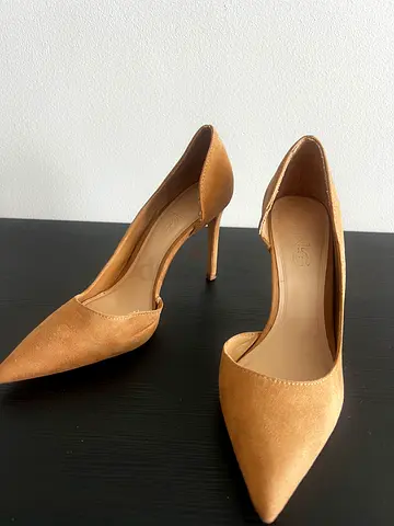 Beige Suede Pointed Toe Stiletto Heels (Zara)
