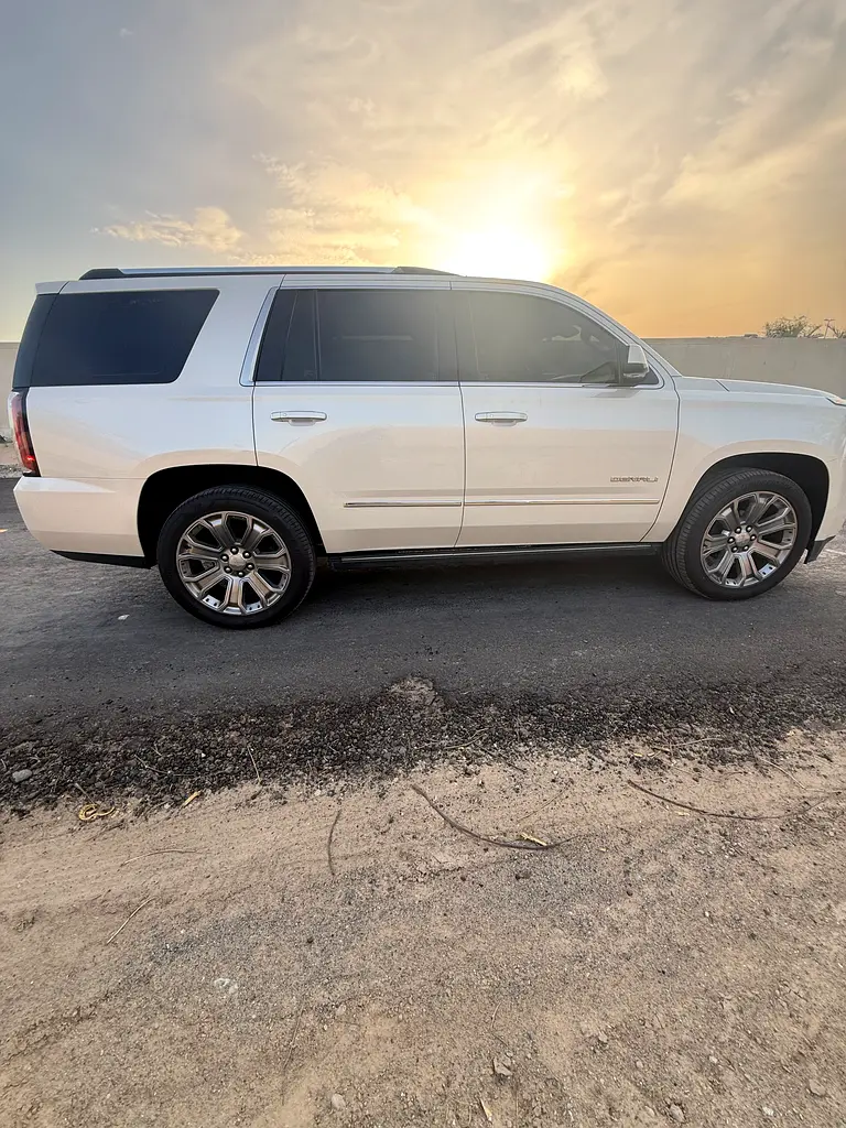 GMC Yukon 2015 — photo 1 of 11