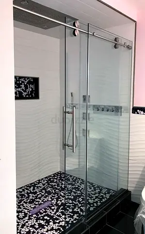 Shower glass partition with sliding door