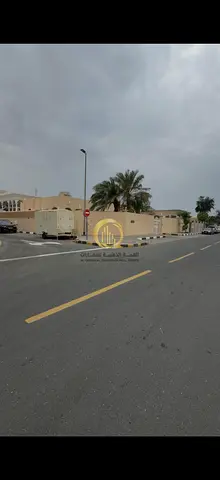 للبيع بيت شعبي في منطقة العزرة ضاحية واسط موقع حيوي قريب من كافة الخدمات. مساحة 10000 قدم