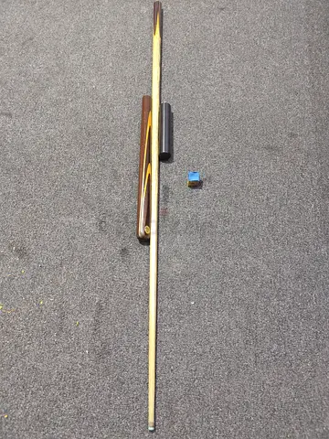 3-piece Wooden Snooker Cue with Chalk. Very good cue with extension piece