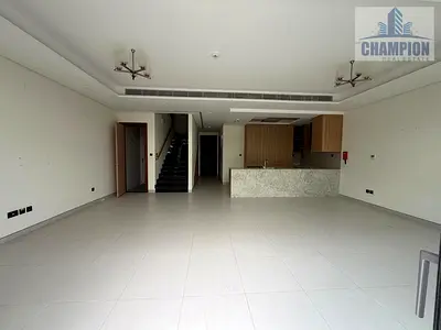 فيلا من 5 غرف نوم | فيلات 180 درجة | إطلالات على الفناء والحديقة