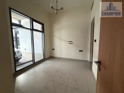 فيلا من 3 غرف نوم | فيلات 180 درجة | إطلالات على الفناء والحديقة