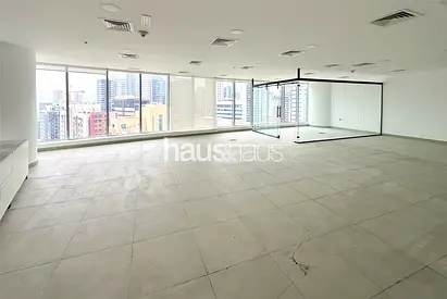 Fitted | 3 Parking Spaces | Available