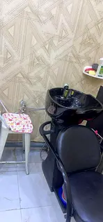 Men's salon - fully equipped and ready to operate - includes a wash chair, nail care chair, chil