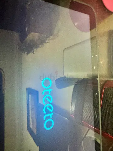 Oteeto tablet - used, powers on (logo shown)
