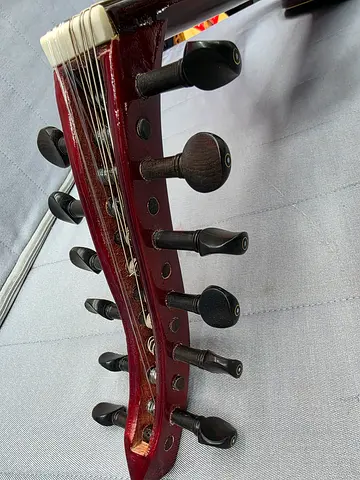 Traditional oud (Arabic lute) in used condition عود شرقي