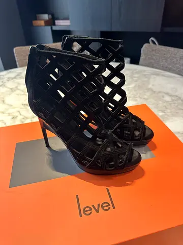 Burberry shoes Sale