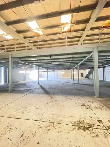 مستودع ضخم للإيجار في عجمان – الجرف الصناعية 1 | مساحة 14,000 قدم مربع فرصة استثمارية قوية لنشاطك التجاري