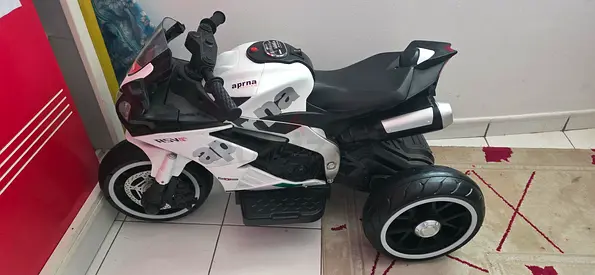 Kids electric ride-on sports bike - white, good condition