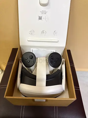 Oculus/Meta Quest 2 VR Headset with Controllers - Good Condition