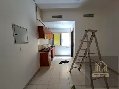 Cheap price studio/ neat and clean/ prime location near bus station