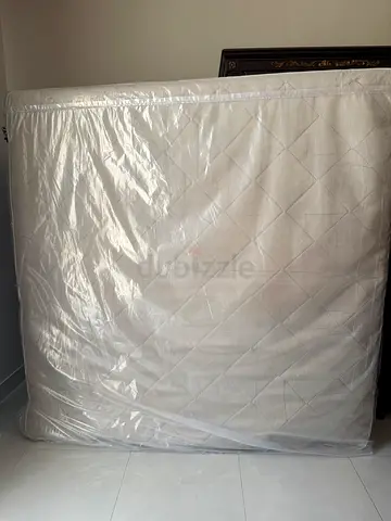 Queen size mattress in good condition (clean, wrapped) 200cmx200cm
