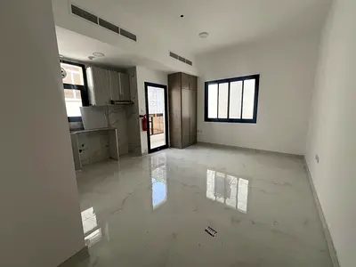 اجدد استودو_بلكونه باطلاله_مساحه كبيره_تشطيبات ممتازه_بنايه جديده وعائليه_تكيف مركزي_صيانه علي المالك