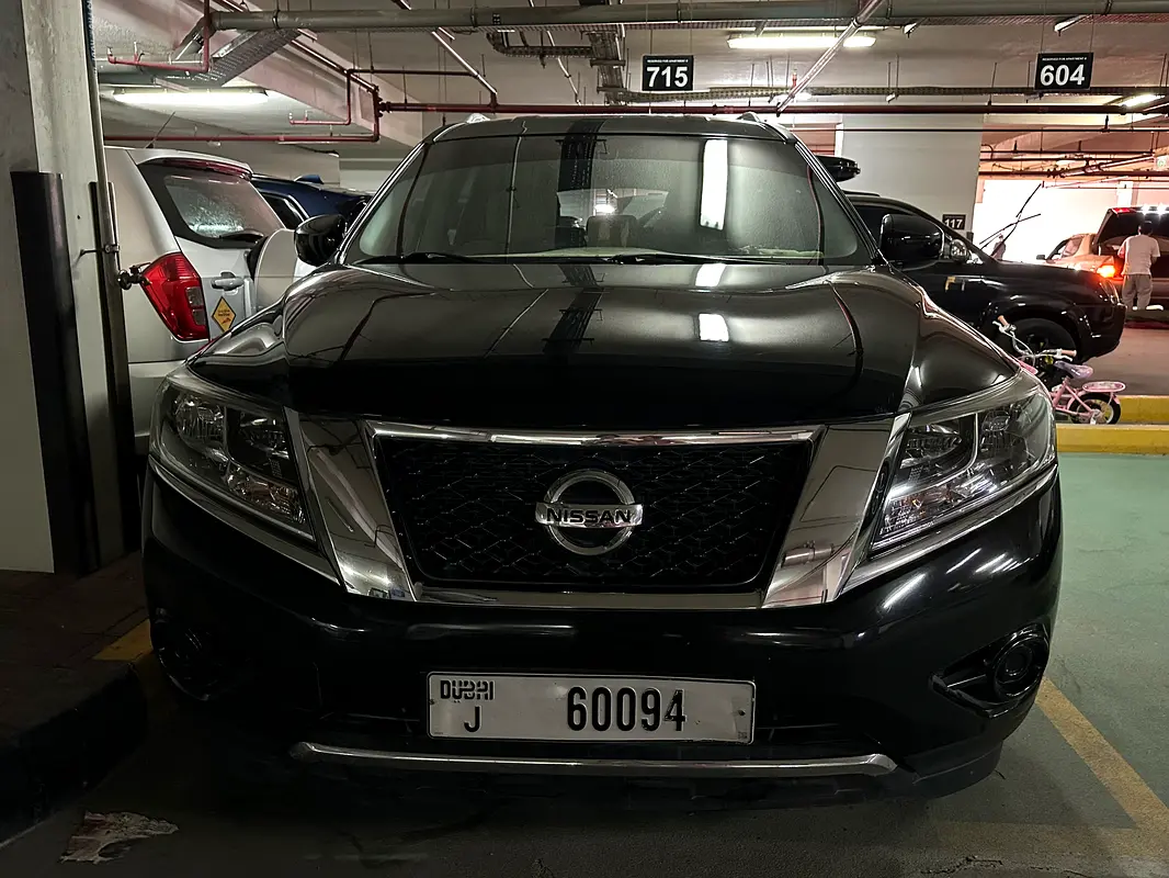Nissan Pathfinder 2016 — photo 1 of 9