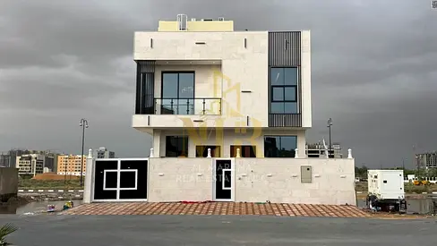 A luxurious villa with a modern design and exceptional spaces in Al Yasmin, featuring high-end finishes and an all-inclusive price.