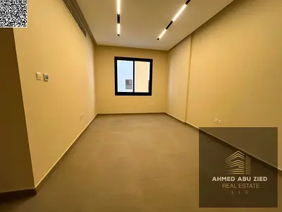 اول ساكن - غرفتين وصاله - بناء جديد - 2 غرفة (1ماستر) - 2حمام - خزائن حائط - مطبخ - تشطيب سوبر ديلوكس راق وفخم - بلكون - قريب لمخرج دبي والشارقه