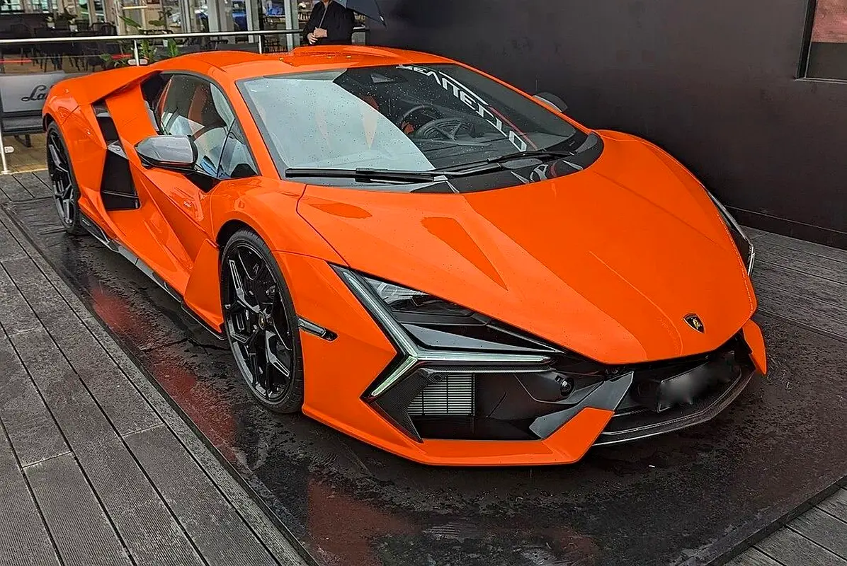Lamborghini Revuelto 2024 — photo 1 of 4