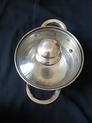 2 pots ,one very small the other one 28cm