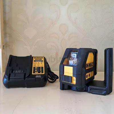 DEWALT DW088LR Self-leveling red cross line laser level