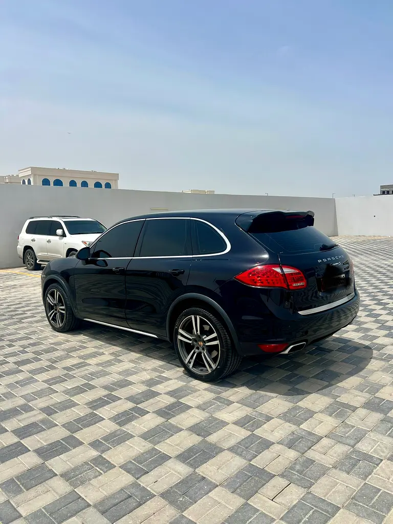 Porsche Cayenne 2013 — photo 1 of 12