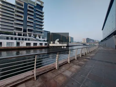 Rady to Move | Perfect Bussiness Location | Vacant