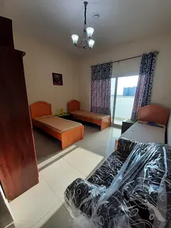 غرفه لشباب فقط بالبرشا قريبه علي مول الامارات سكن مميز 