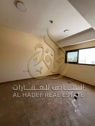 شقة غرفة وصالة للإيجار في القاسمية الشارقة رقم 205 باركن مجاني وموقع مميز قريب من الخدمات مع تسهيلات دفع