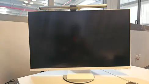 Samsung M8 32” 4K Smart Monitor (S32BM801U) – Like New – Smart TV + WiFi