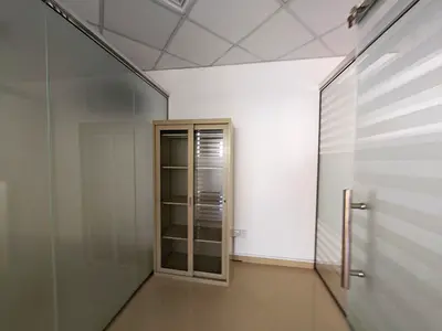 مكتب واسع بمساحة 884 قدم مربع في منطقة رقة البطين | خيارات متعددة متاحة