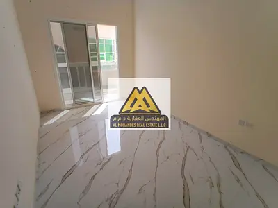 شقة غرفة وصالة ماستر للإيجار السنوي في المويهات 3 عجمان بلكونة مميزة وغاز مركزي بالقرب من مخرج الشارقة ودبي بسعر 33000
