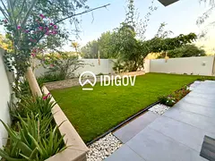 End Unit | Single Row | Closed Kitchen