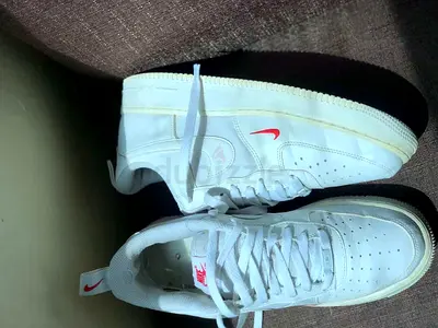 White Nike low-top sneakers, gently used (mens/womens unisex)