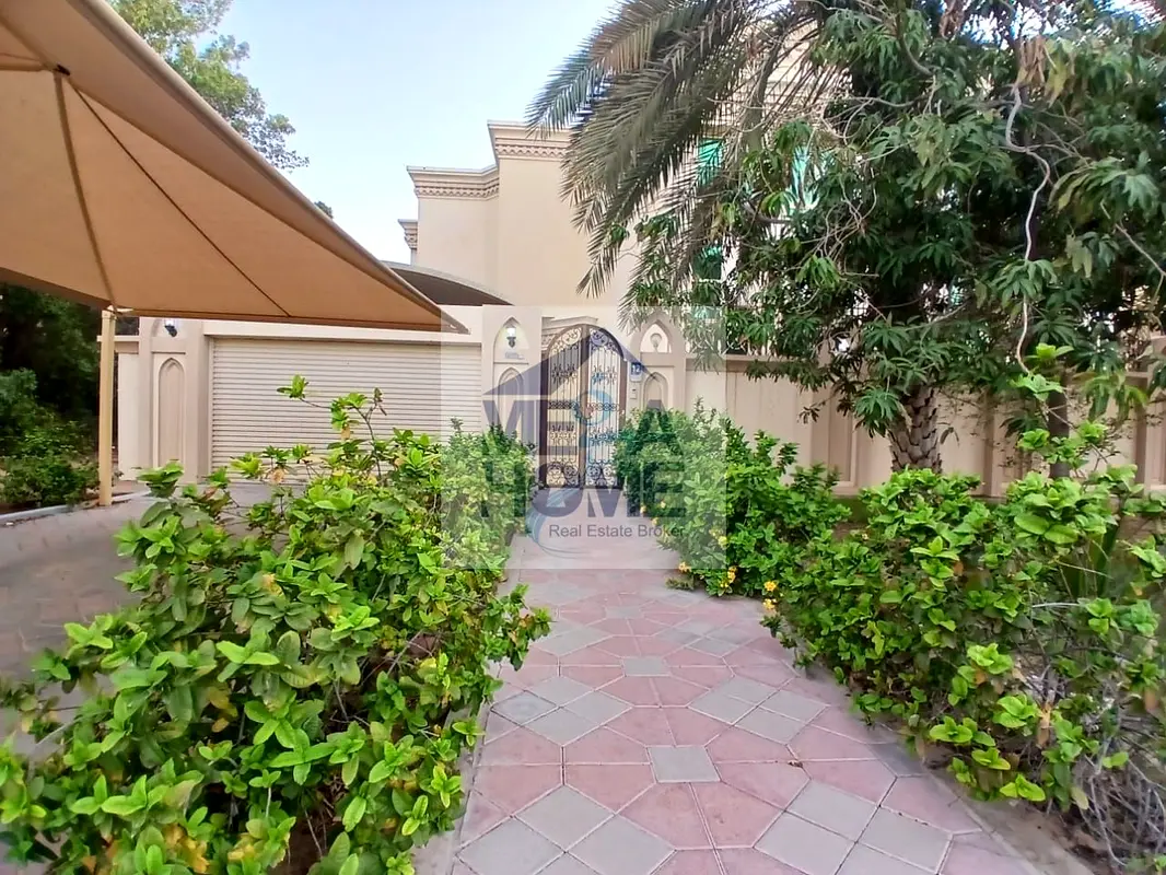 Stand Alone - 7 Bedrooms - Outside Kitchen - DRIVER