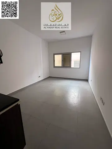 استديو واسع للإيجار السنوي في عجمان الروضه شارع عمار بتشطيب ممتاز وتكييف مركزي وصيانة مجانية في موقع استراتيجي قريب من كنزي هايبر ماركت والشروق مول وج