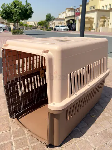 Large Hard Plastic Pet Carrier / Travel Crate - Good Condition