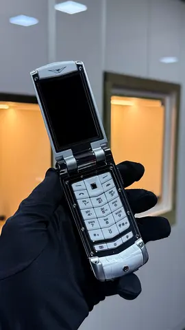 Vertu Ayxta White Crocodile