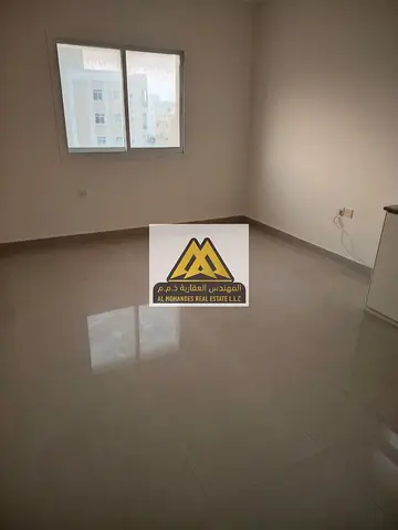 استديو مساحة كبيرة | استديو جديد تاني ساكن | موقع مميز بالقرب من شارع الشيخ محمد بن زايد لذلك سهل المخرج لدبي